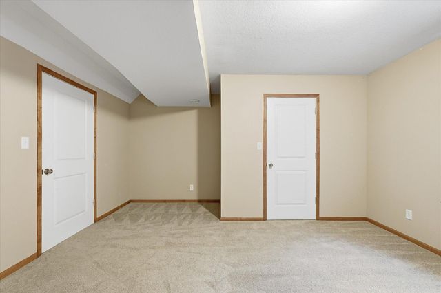 6449 Hedgecroft Avenue S, Cottage Grove, MN 55016