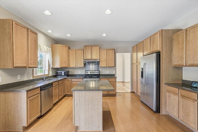 6449 Hedgecroft Avenue S, Cottage Grove, MN 55016