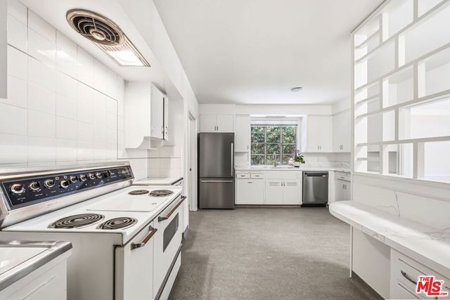 951 Masselin Avenue, Los Angeles, CA 90036