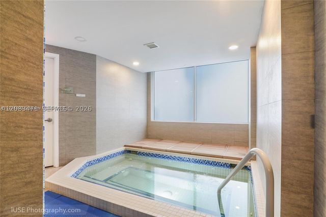 20281 E Country Club Dr 1008, Aventura, FL 33180
