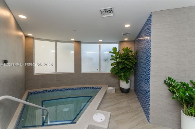 20281 E Country Club Dr 1008, Aventura, FL 33180