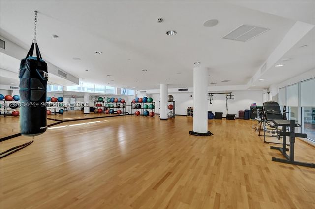 20281 E Country Club Dr 1008, Aventura, FL 33180