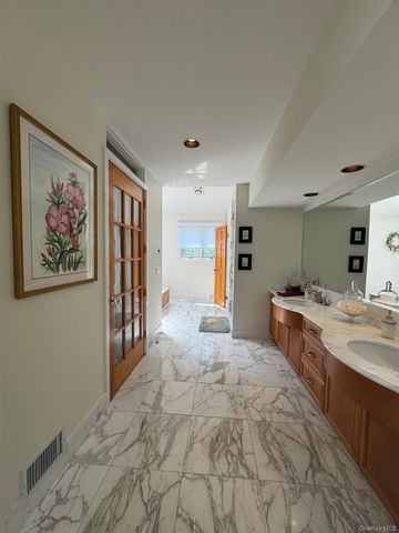 26 Woodedge Trail, Quogue, NY 11959