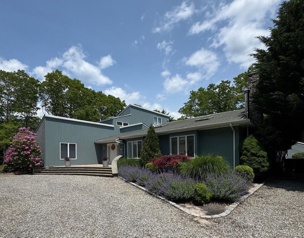 26 Woodedge Trail, Quogue, NY 11959