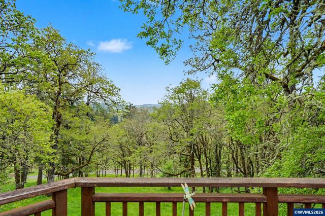 1299 Twin Hills Dr SE, Jefferson, OR 97352