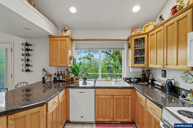 1299 Twin Hills Dr SE, Jefferson, OR 97352