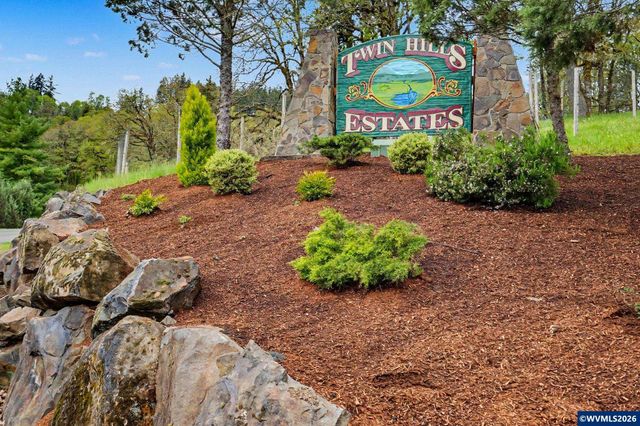1299 Twin Hills Dr SE, Jefferson, OR 97352