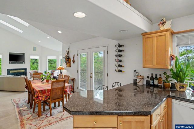 1299 Twin Hills Dr SE, Jefferson, OR 97352
