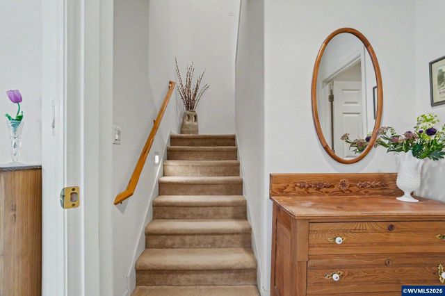 1299 Twin Hills Dr SE, Jefferson, OR 97352