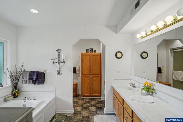 1299 Twin Hills Dr SE, Jefferson, OR 97352