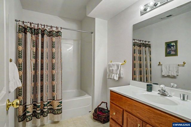 1299 Twin Hills Dr SE, Jefferson, OR 97352