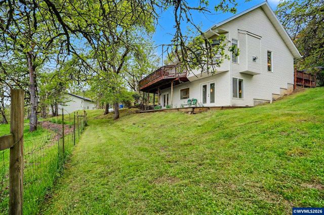 1299 Twin Hills Dr SE, Jefferson, OR 97352