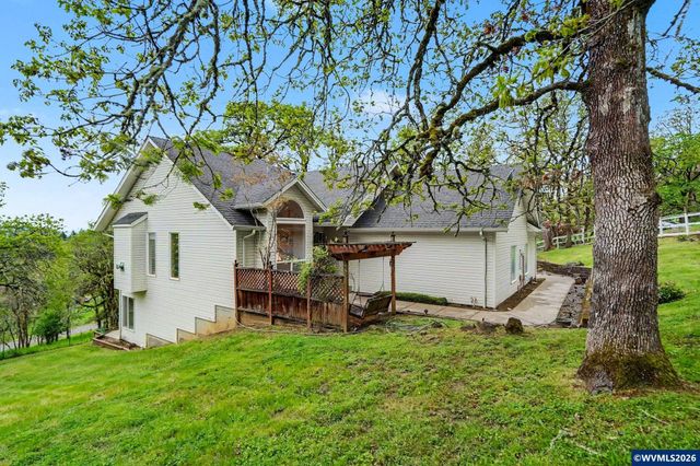 1299 Twin Hills Dr SE, Jefferson, OR 97352