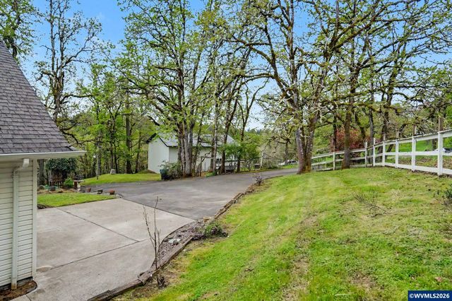 1299 Twin Hills Dr SE, Jefferson, OR 97352