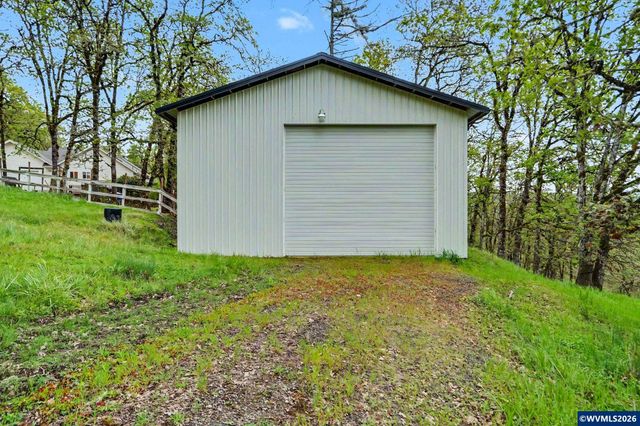 1299 Twin Hills Dr SE, Jefferson, OR 97352