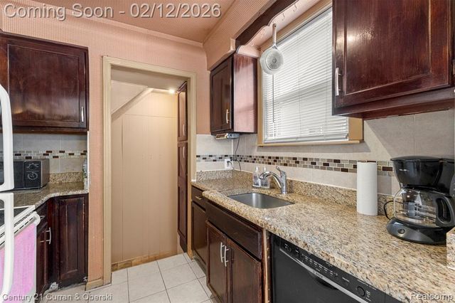 6732 Rockdale Street, Dearborn Heights, MI 48127