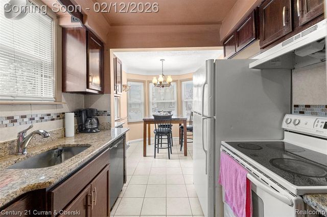 6732 Rockdale Street, Dearborn Heights, MI 48127