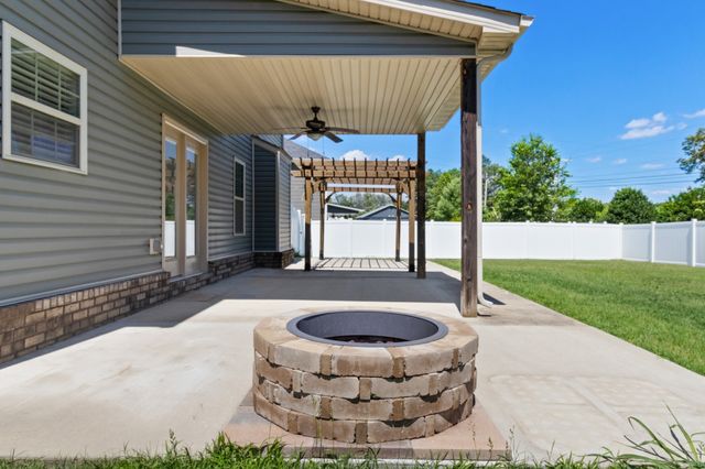 312 Rye Dr, Clarksville, TN 37043