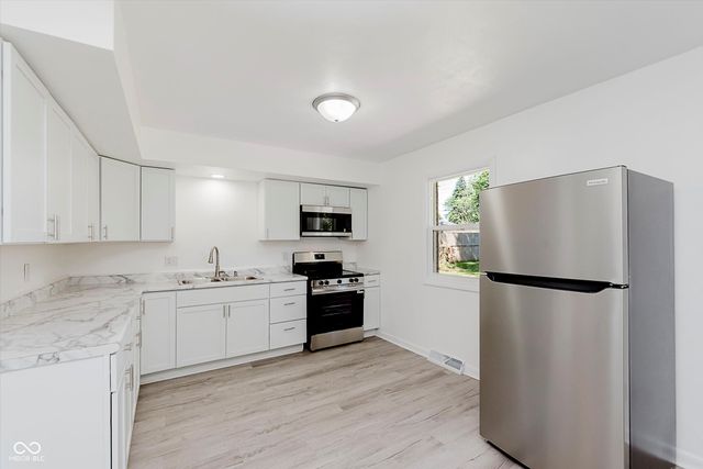 1610 E 45th Street, Anderson, IN 46013