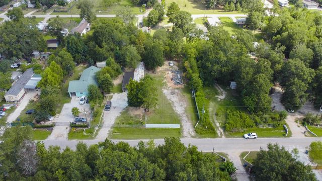 303 County Road 3417, Cleveland, TX 77327