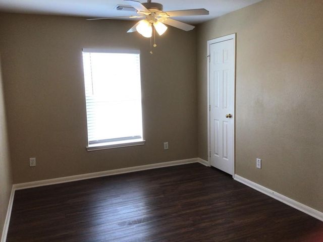 411 Cedar Point Drive, League City, TX 77573