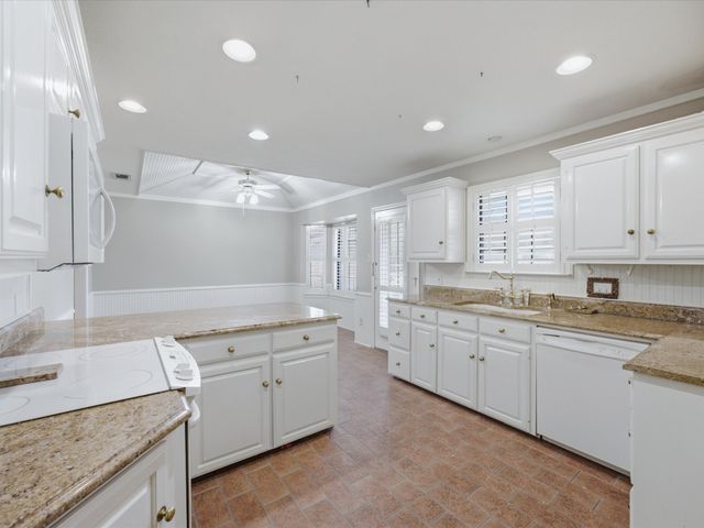 1506 Williamsburg Court, Ennis, TX 75119