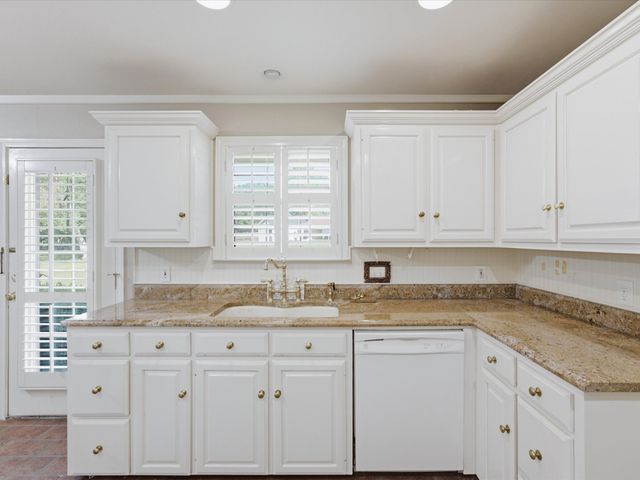 1506 Williamsburg Court, Ennis, TX 75119