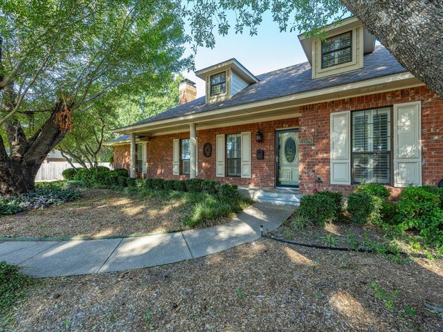 1506 Williamsburg Court, Ennis, TX 75119