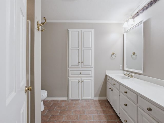 1506 Williamsburg Court, Ennis, TX 75119