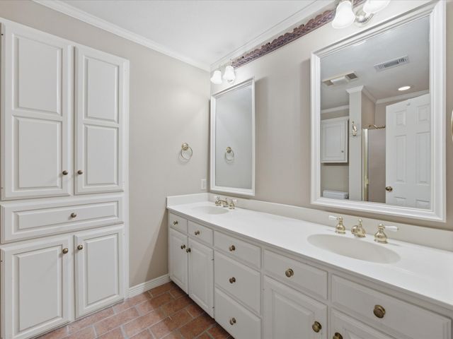 1506 Williamsburg Court, Ennis, TX 75119