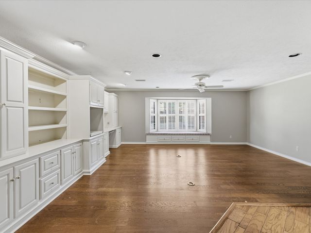 1506 Williamsburg Court, Ennis, TX 75119
