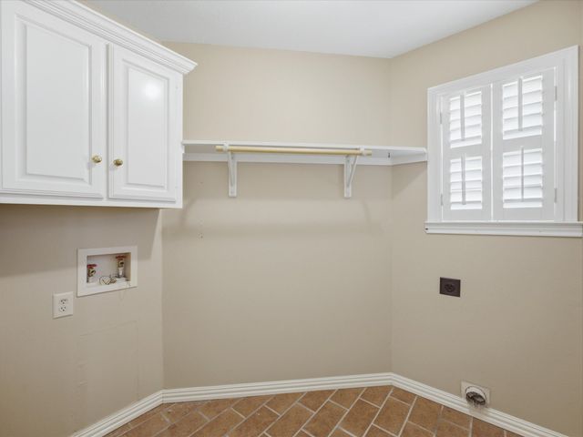 1506 Williamsburg Court, Ennis, TX 75119