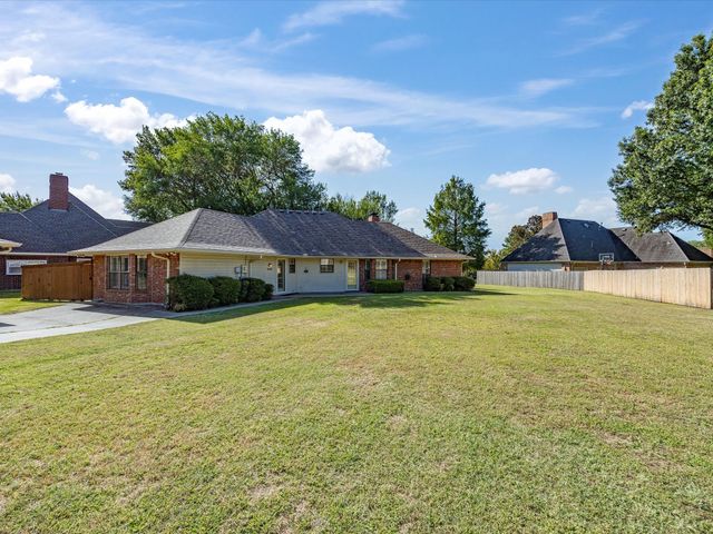 1506 Williamsburg Court, Ennis, TX 75119