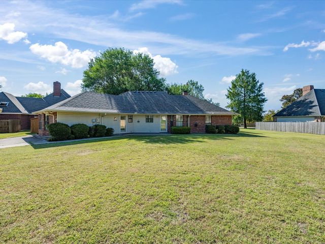 1506 Williamsburg Court, Ennis, TX 75119