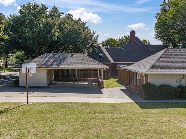 1506 Williamsburg Court, Ennis, TX 75119