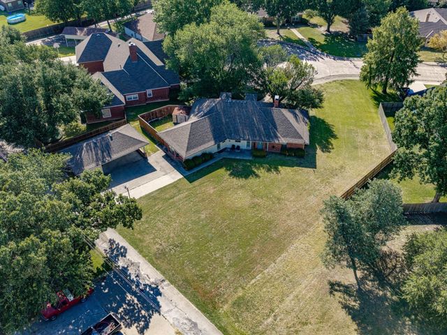 1506 Williamsburg Court, Ennis, TX 75119