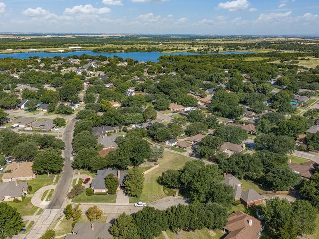 1506 Williamsburg Court, Ennis, TX 75119
