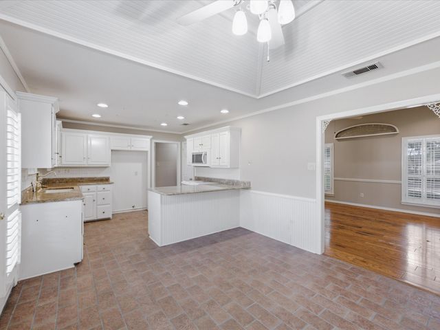 1506 Williamsburg Court, Ennis, TX 75119
