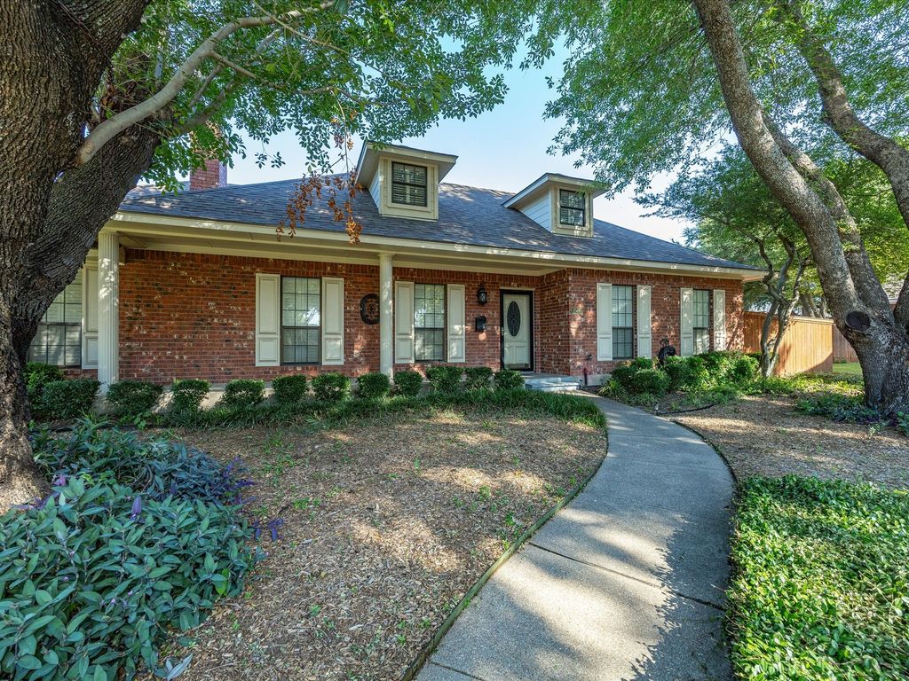 1506 Williamsburg Court, Ennis, TX 75119