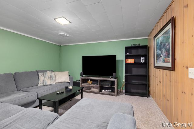 1715 Oswego Street NW, Grand Rapids, MI 49504