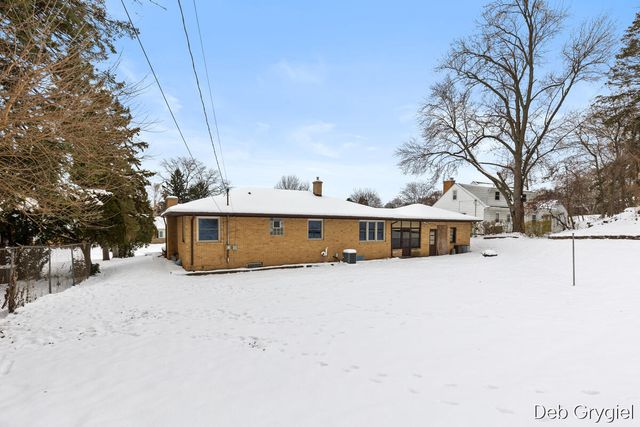 1715 Oswego Street NW, Grand Rapids, MI 49504