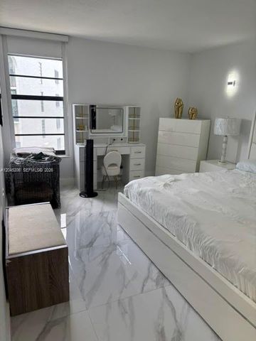 9686 Fontainebleau Boulevard 504, Miami, FL 33172