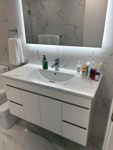 9686 Fontainebleau Boulevard 504, Miami, FL 33172