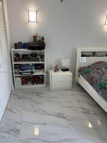9686 Fontainebleau Boulevard 504, Miami, FL 33172