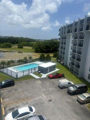 9686 Fontainebleau Boulevard 504, Miami, FL 33172