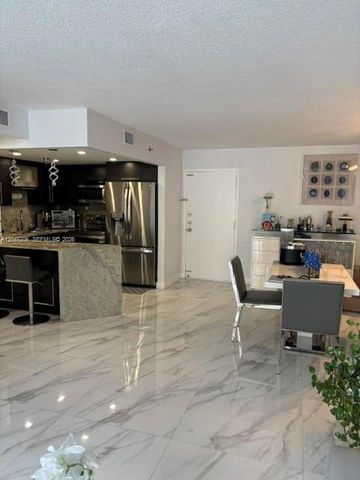 9686 Fontainebleau Boulevard 504, Miami, FL 33172
