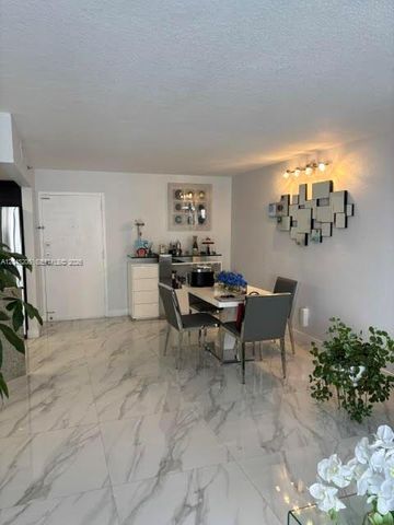 9686 Fontainebleau Boulevard 504, Miami, FL 33172