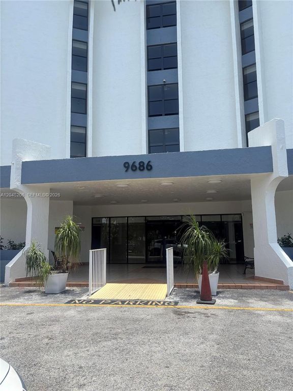 9686 Fontainebleau Boulevard 504, Miami, FL 33172