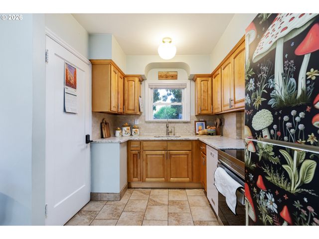 7475 N McKenna Ave, Portland, OR 97203