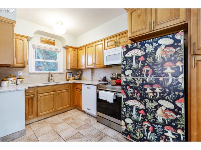 7475 N McKenna Ave, Portland, OR 97203